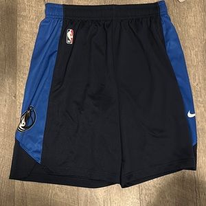 Dallas Mavericks team shorts, L